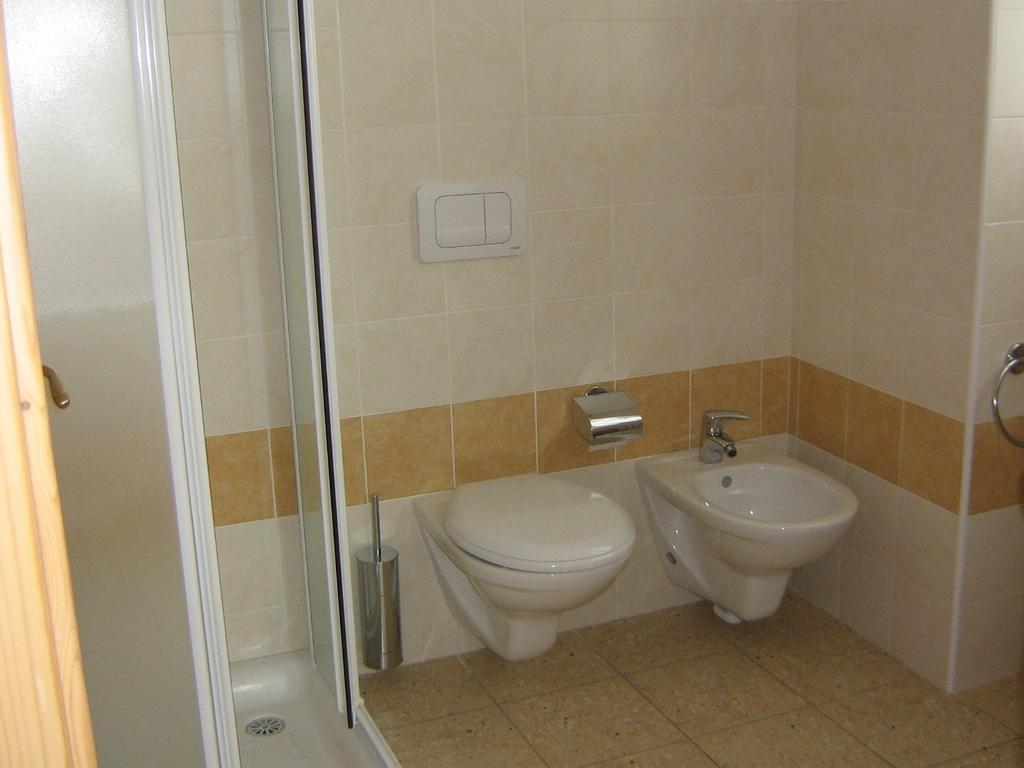 Taxus Hostel Pieve Tesino Rom bilde