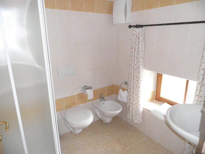 Taxus Hostel Pieve Tesino Eksteriør bilde