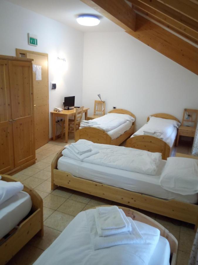 Taxus Hostel Pieve Tesino Eksteriør bilde